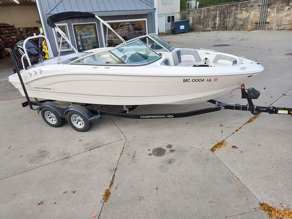 21' Chaparral Rental - Image 2